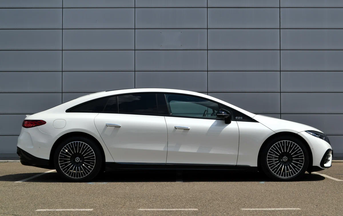 Аренда Mercedes EQS